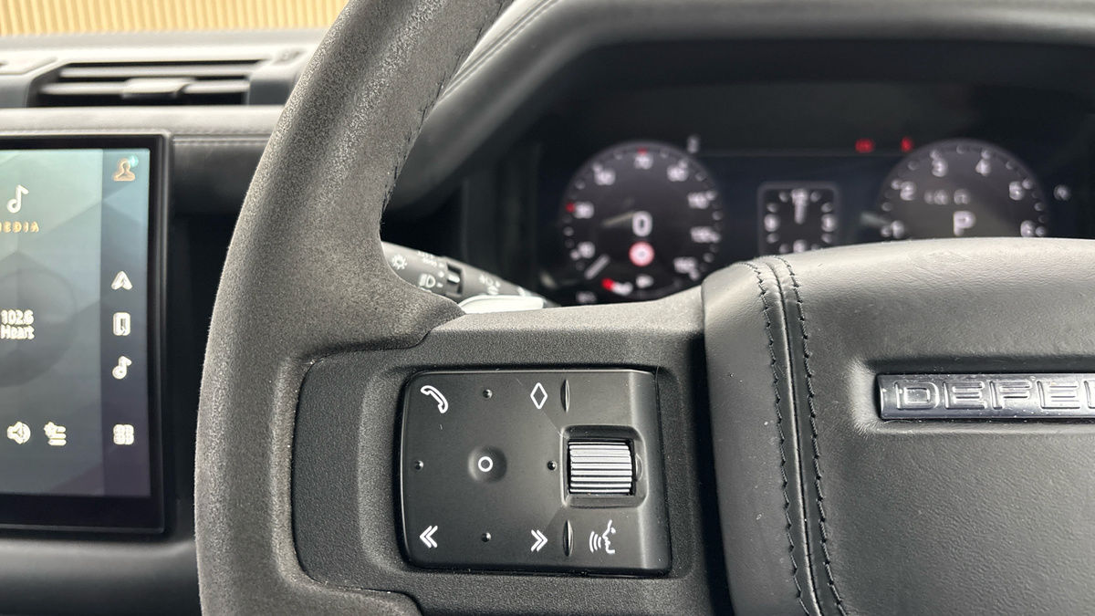 Land Rover Defender 90 Image 13