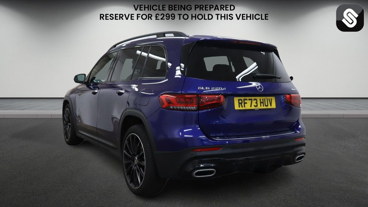 Mercedes-Benz GLB Image 3