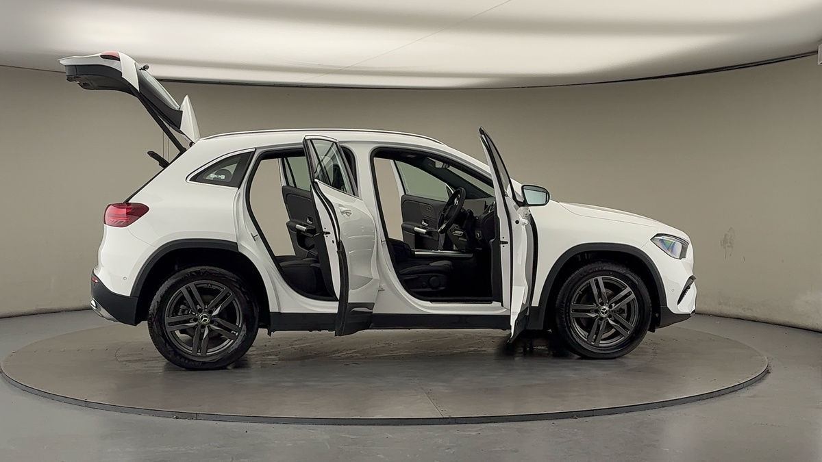 More views of Mercedes-Benz GLA