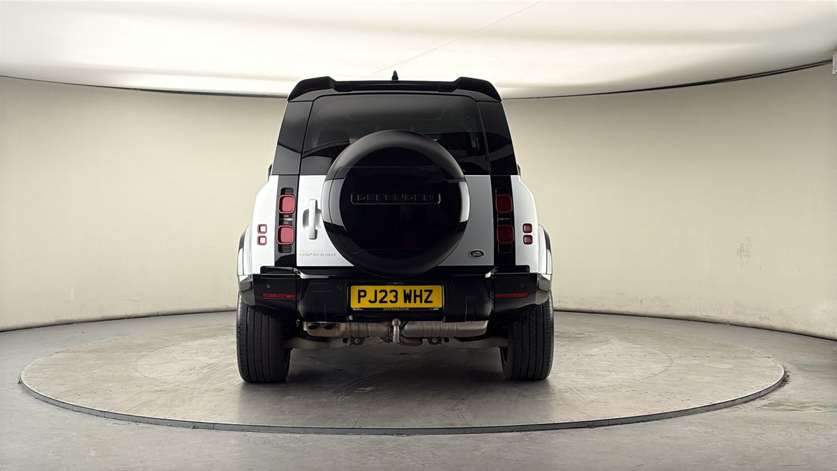 Land Rover Defender 110 Image 4