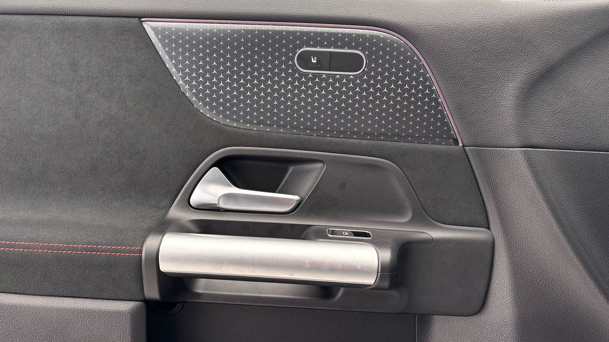 Mercedes-Benz EQA Image 20