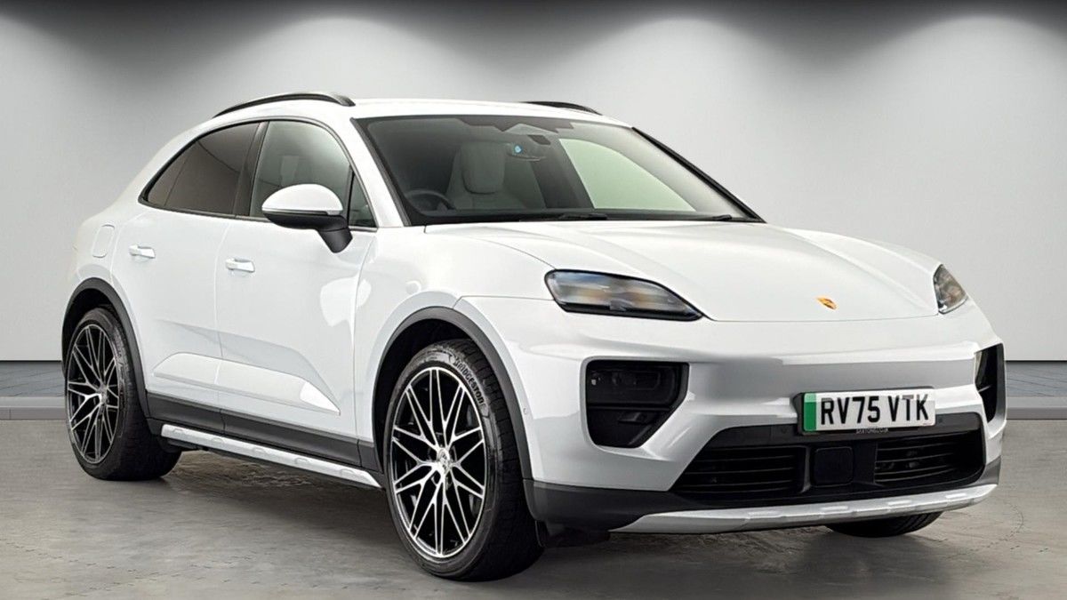 Porsche Macan Sticky Header Image