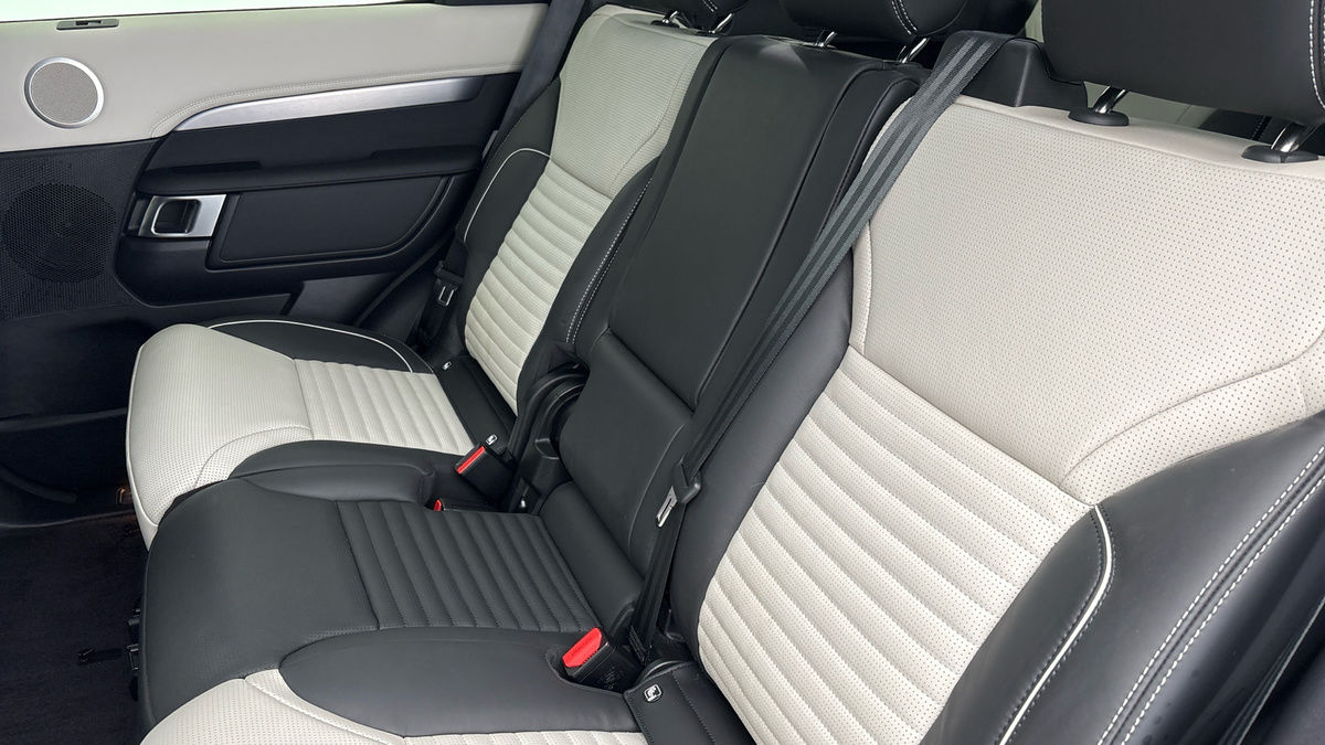 Land Rover Discovery Image 8