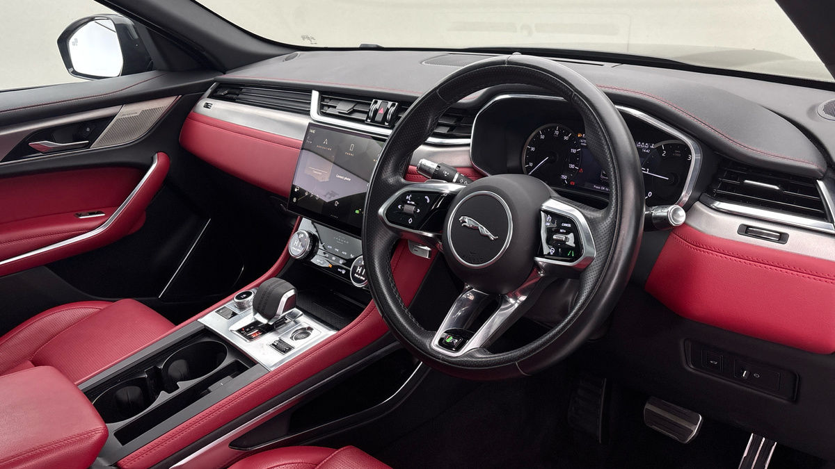 Jaguar F-PACE Image 5