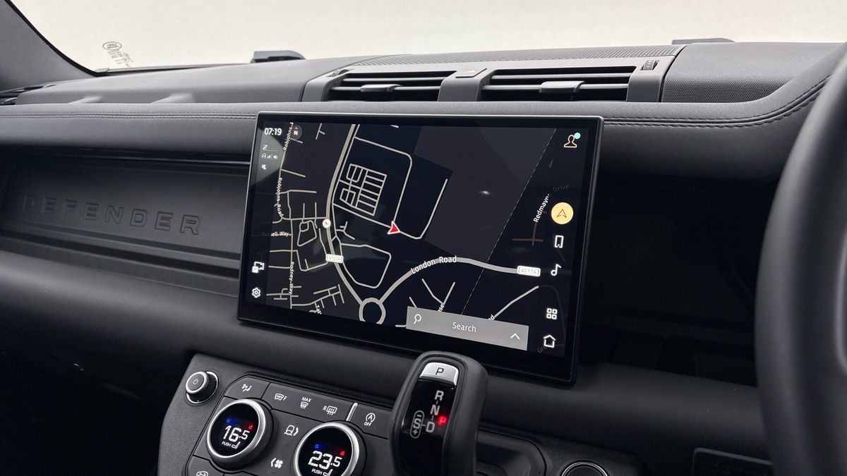 Land Rover Defender 110 Urban Image 17