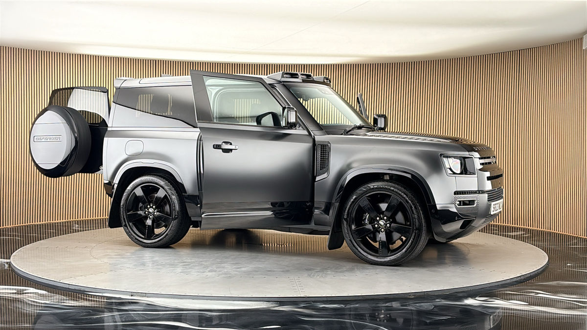 More views of Land Rover Defender 90