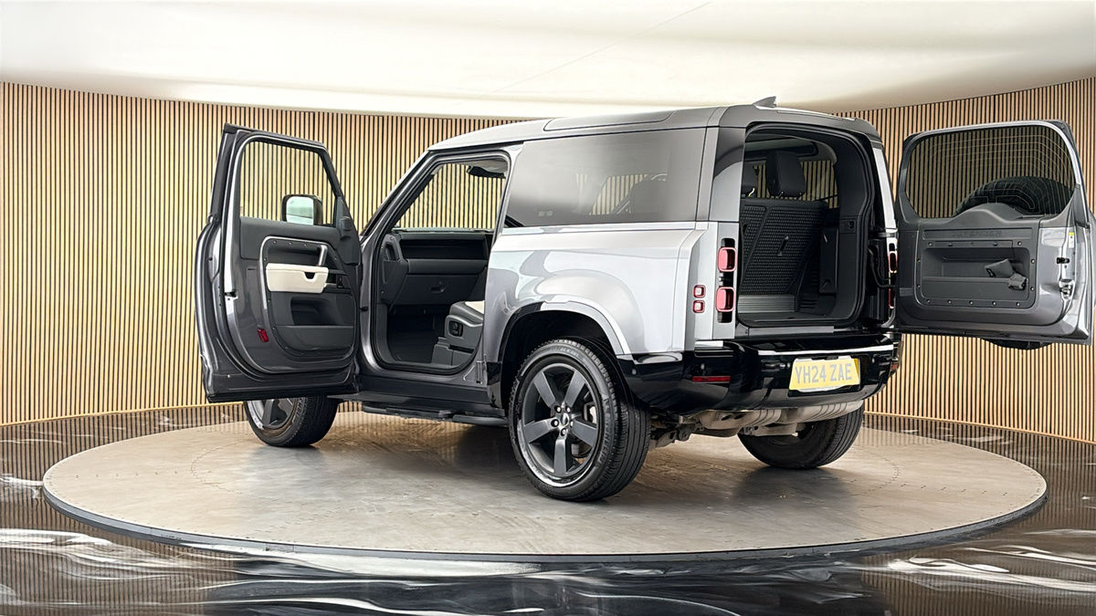 More views of Land Rover Defender 90