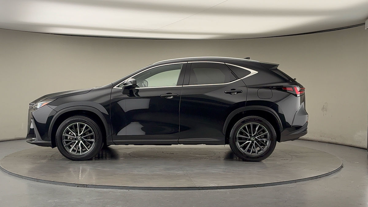 Lexus NX Image 15