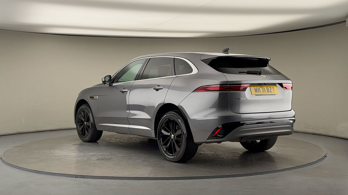 Jaguar F-PACE Image 2