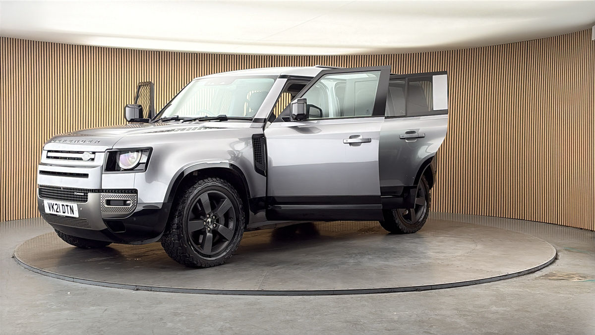 More views of Land Rover Defender 110