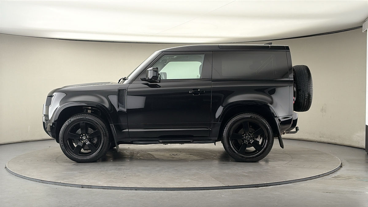 Land Rover Defender 90 Image 15