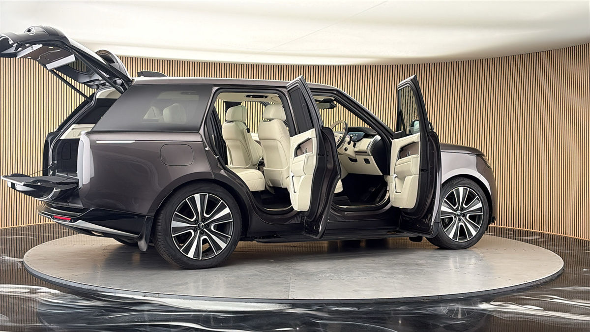 More views of Land Rover Range Rover