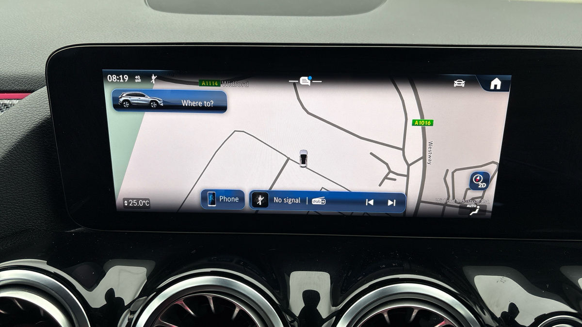 Mercedes-Benz GLA Image 17