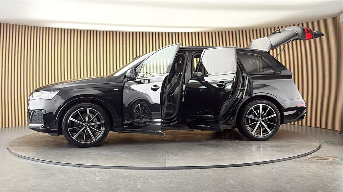 More views of Audi Q7