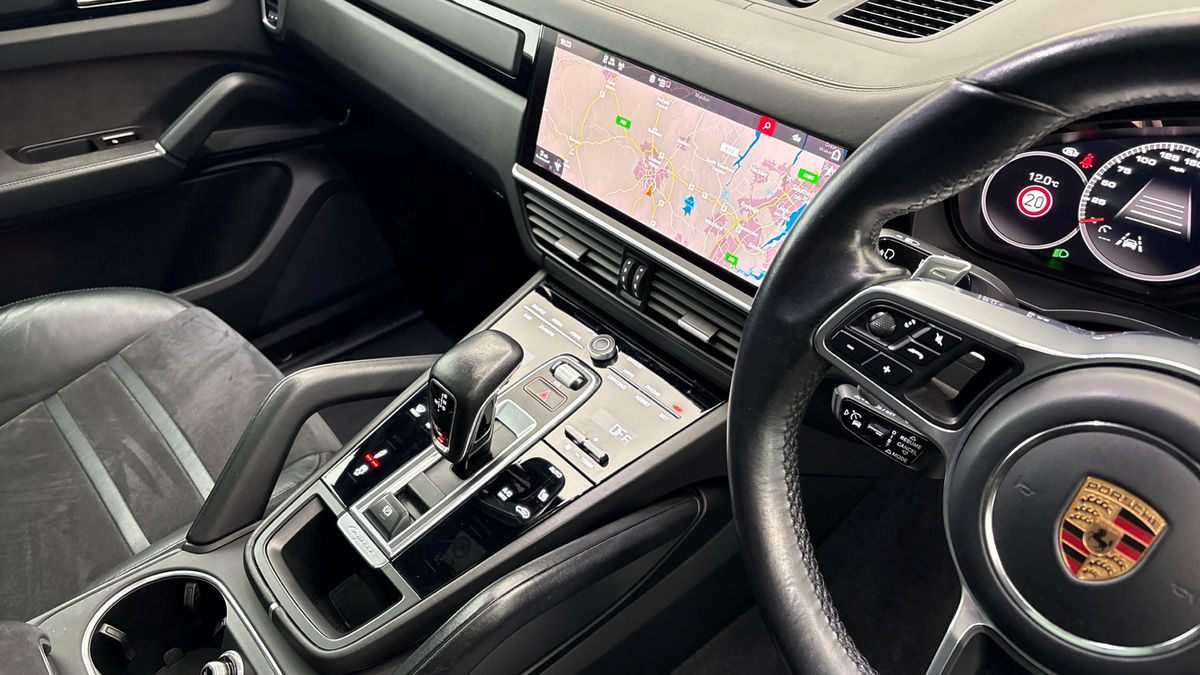 Porsche Cayenne Image 18