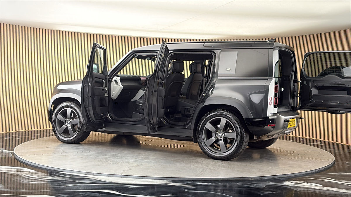 More views of Land Rover Defender 110