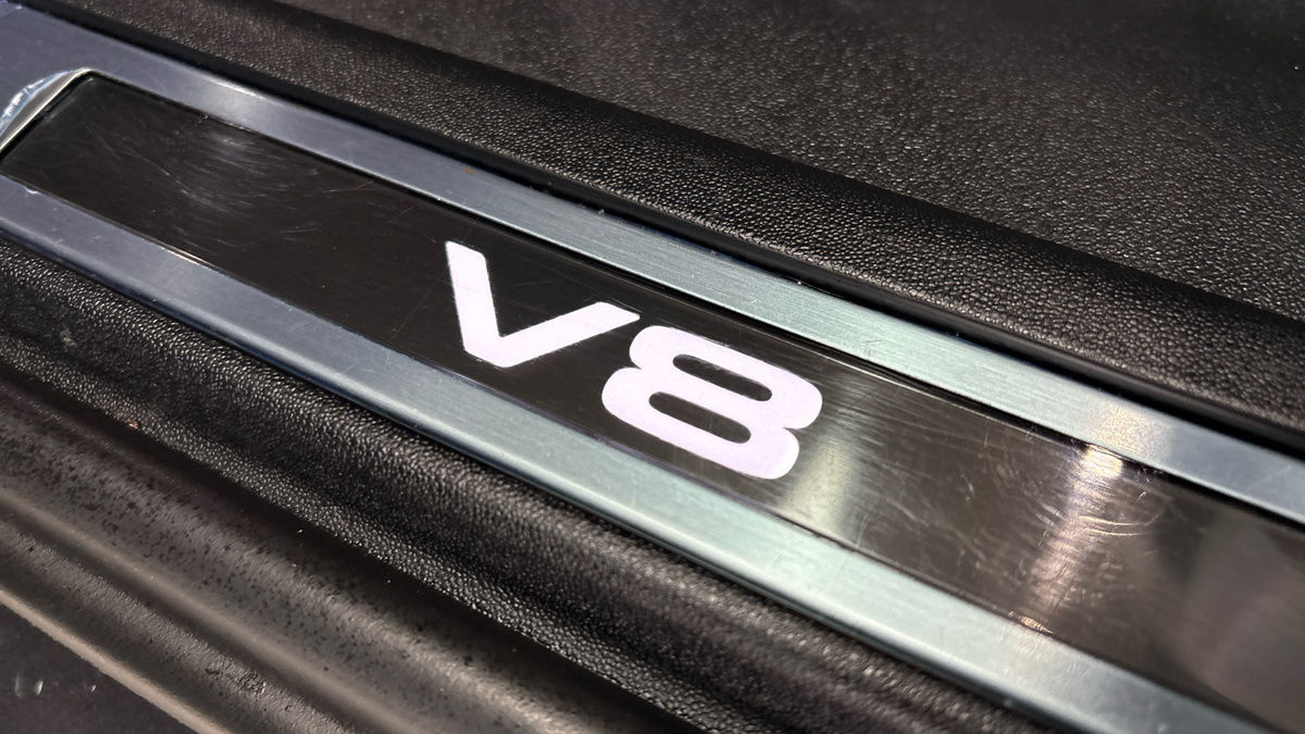 Land Rover Defender 110 Image 27