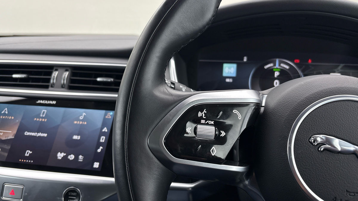 Jaguar I-PACE Image 14