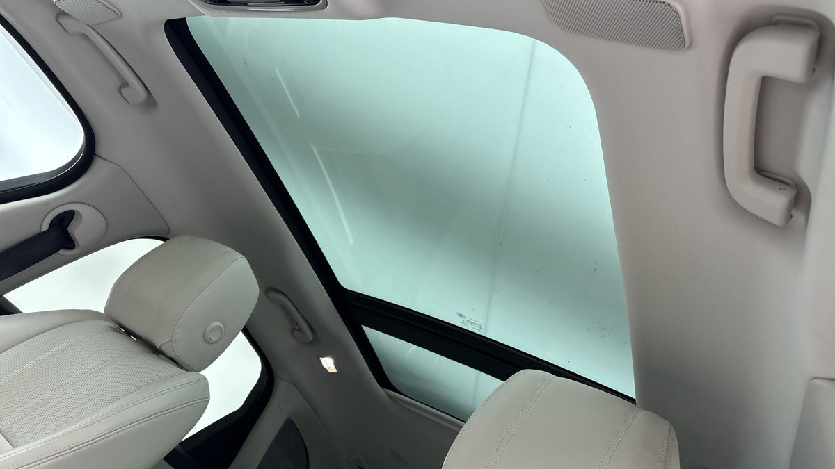 Land Rover Range Rover Velar Image 6