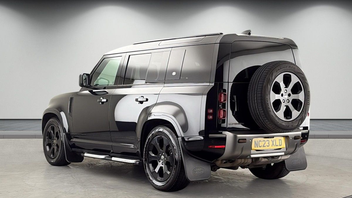 Land Rover Defender 110 Image 2