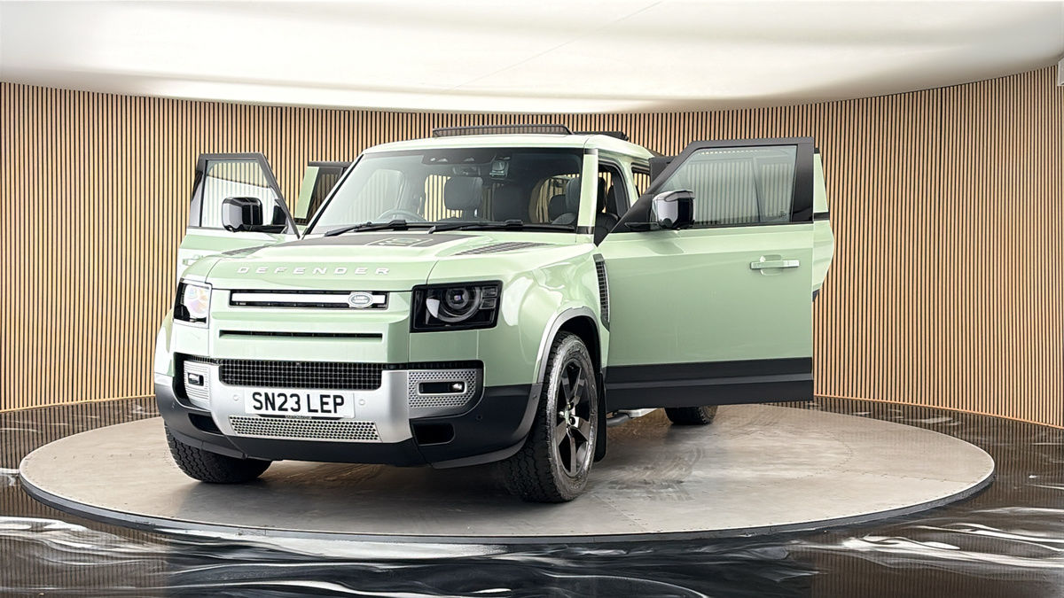 More views of Land Rover Defender 110