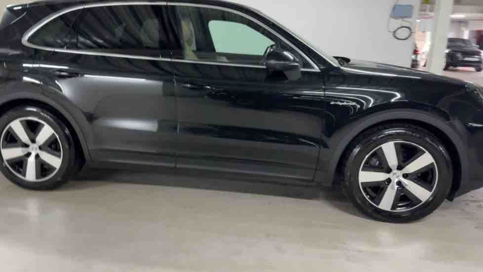 More views of Porsche Cayenne