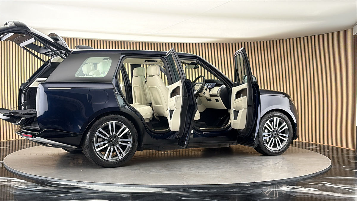 More views of Land Rover Range Rover