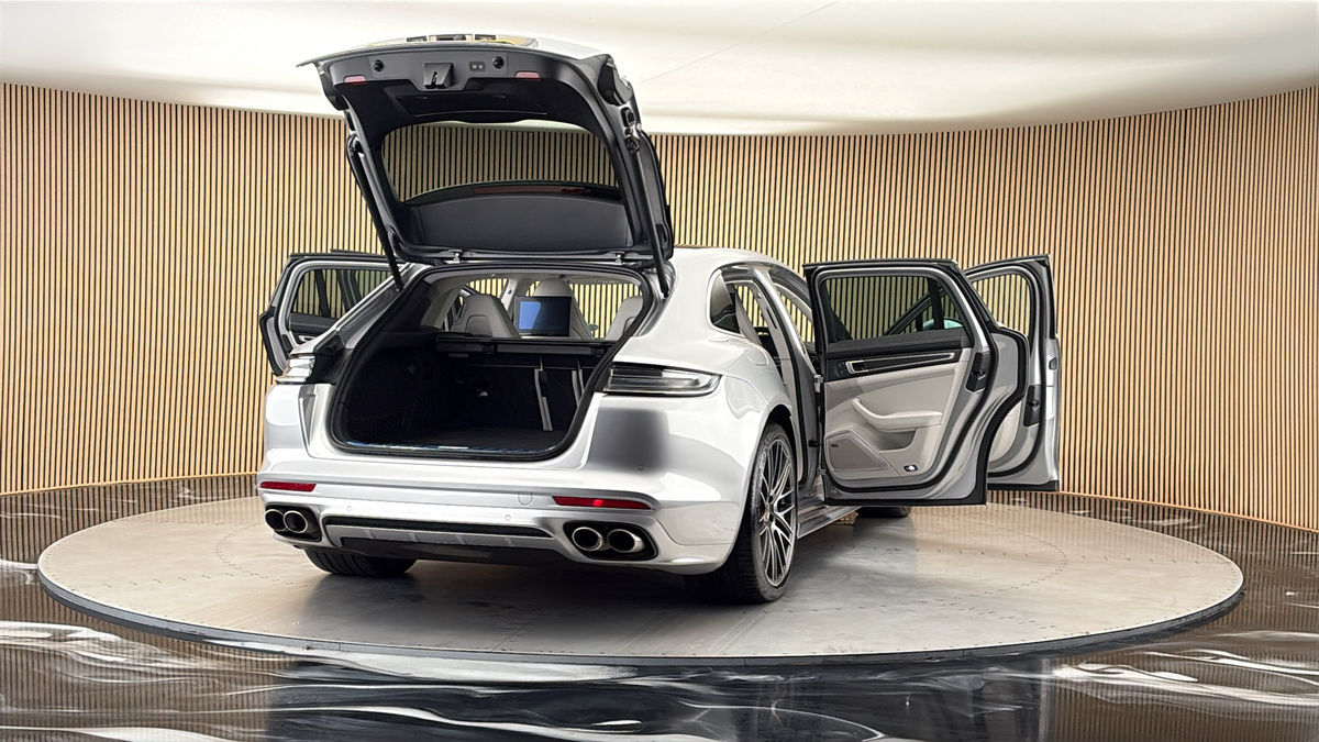More views of Porsche Panamera