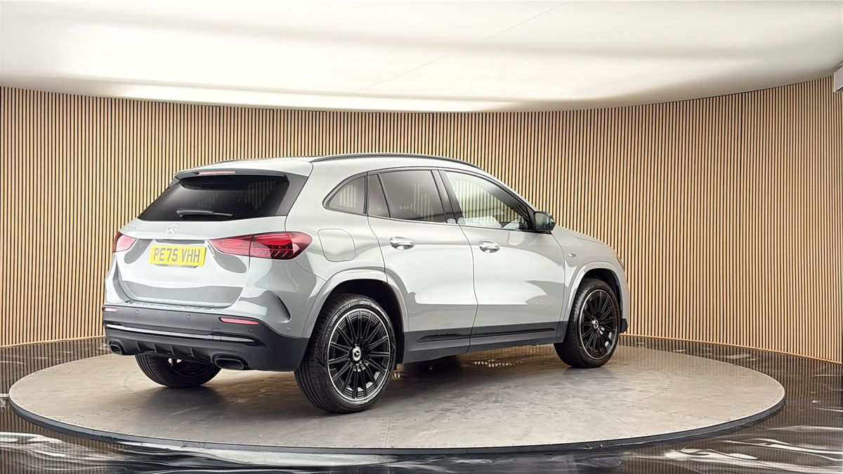 Mercedes-Benz GLA Image 21
