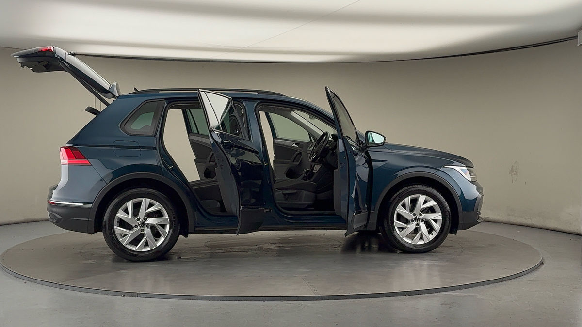 More views of Volkswagen Tiguan