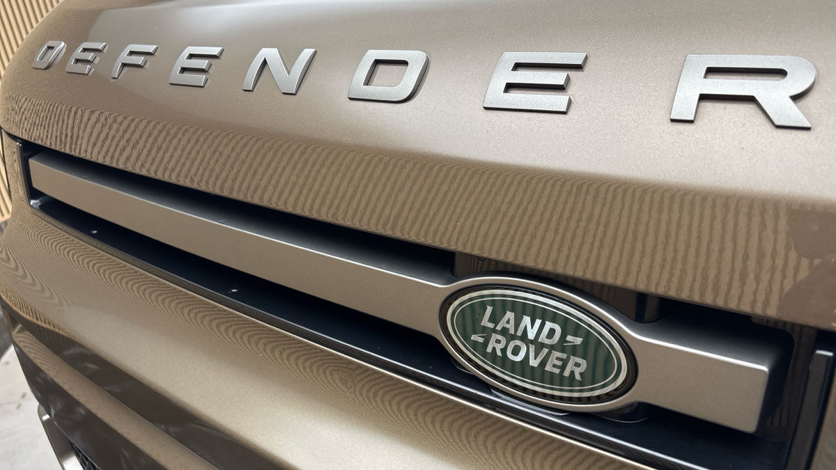 Land Rover Defender 90 Image 24