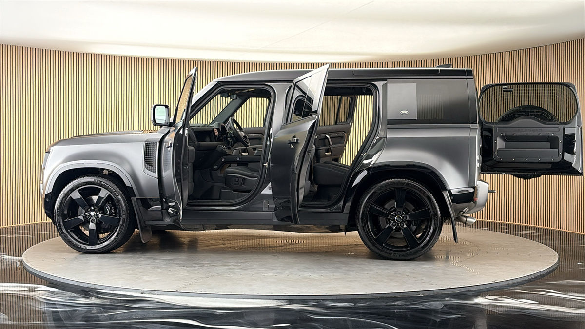 More views of Land Rover Defender 110