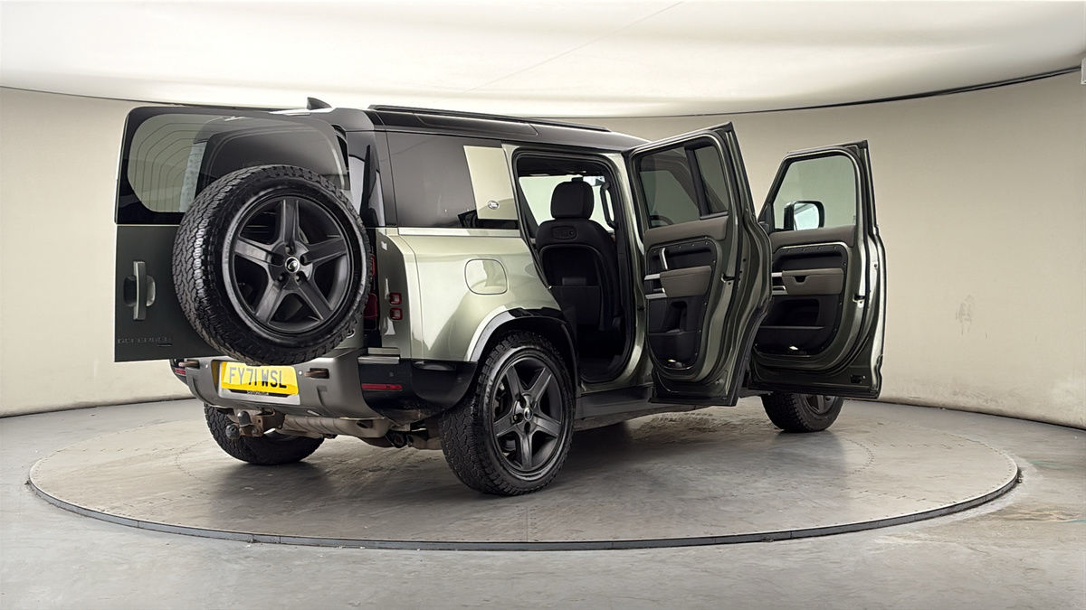 More views of Land Rover Defender 110