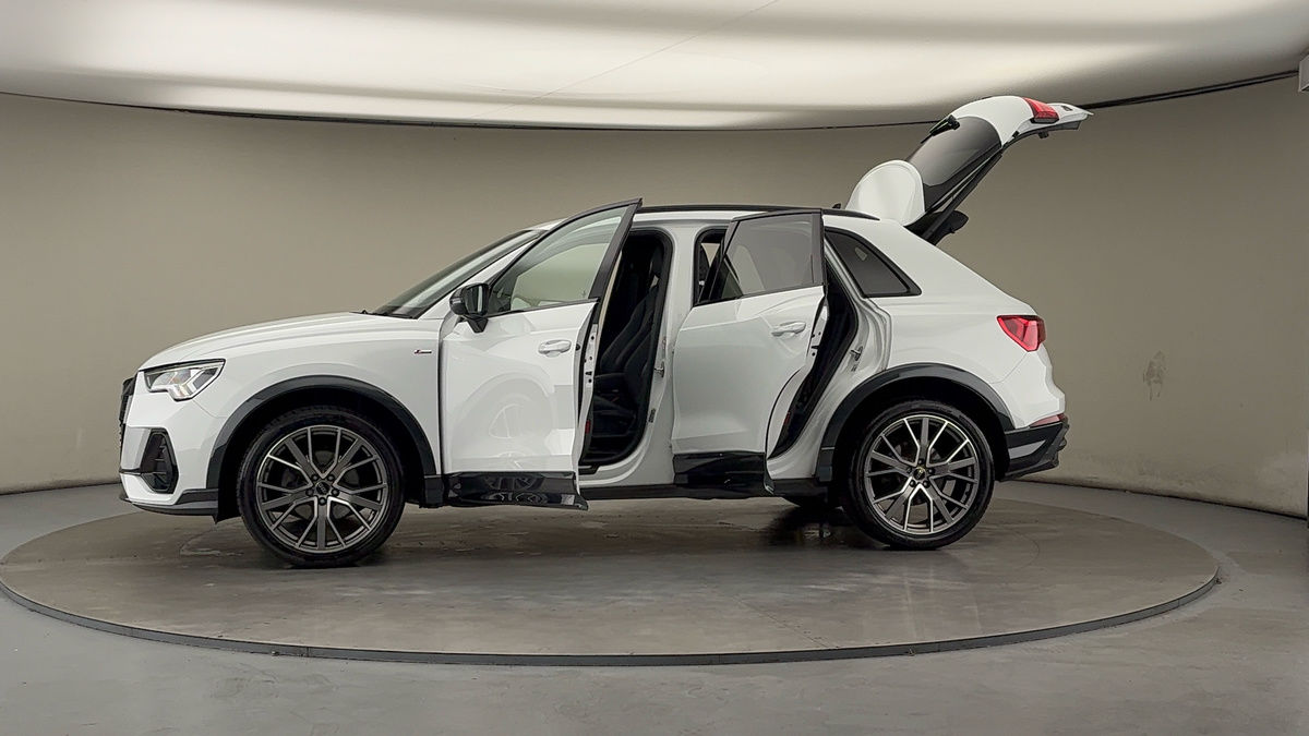 More views of Audi Q3