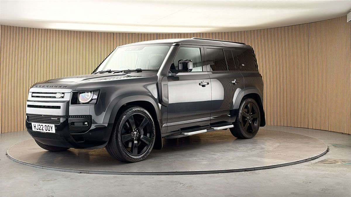 Land Rover Defender 110 Image 20