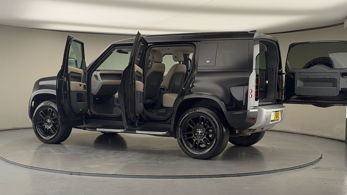 More views of Land Rover Defender 110