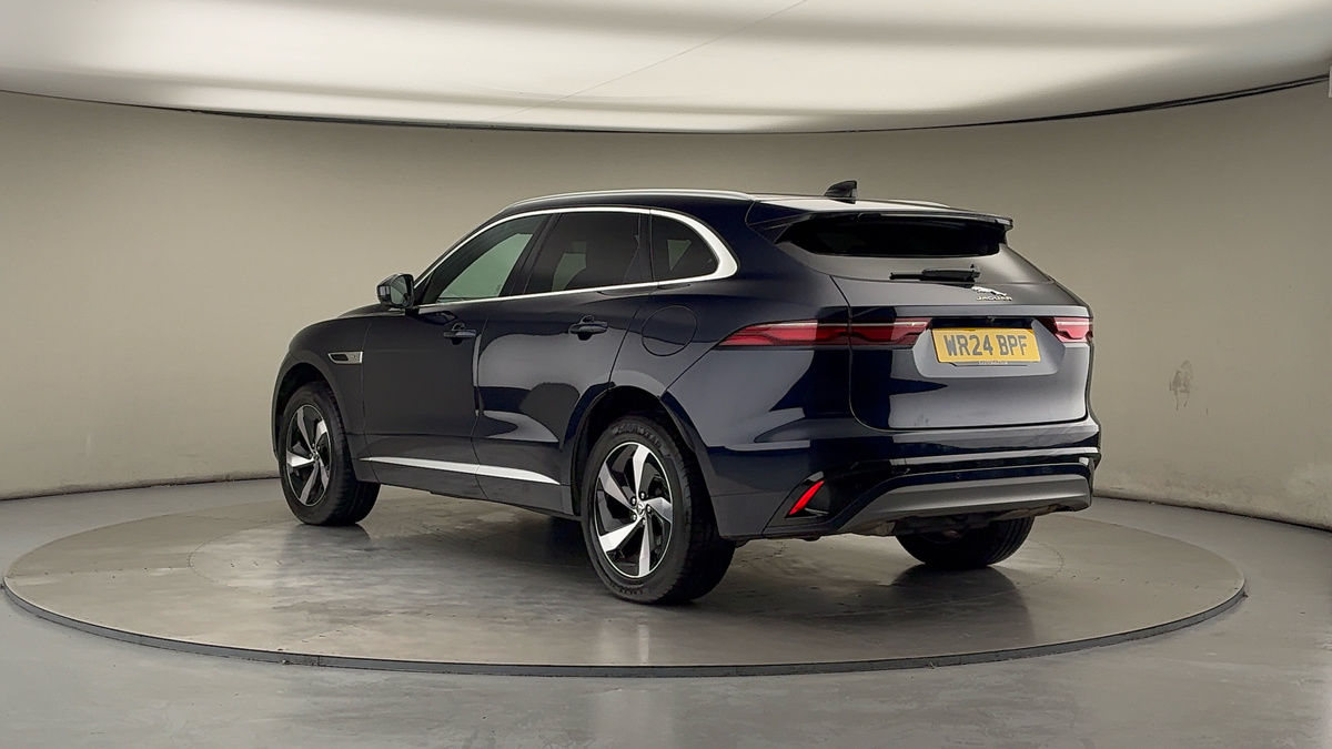 Jaguar F-PACE Image 2