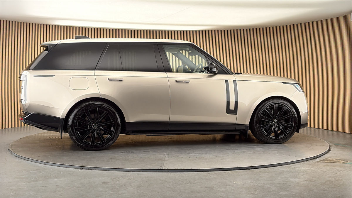 More views of Land Rover Range Rover