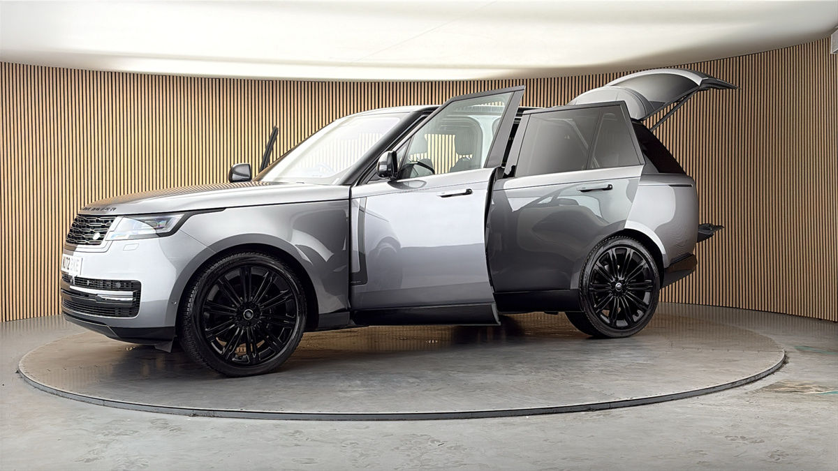 More views of Land Rover Range Rover