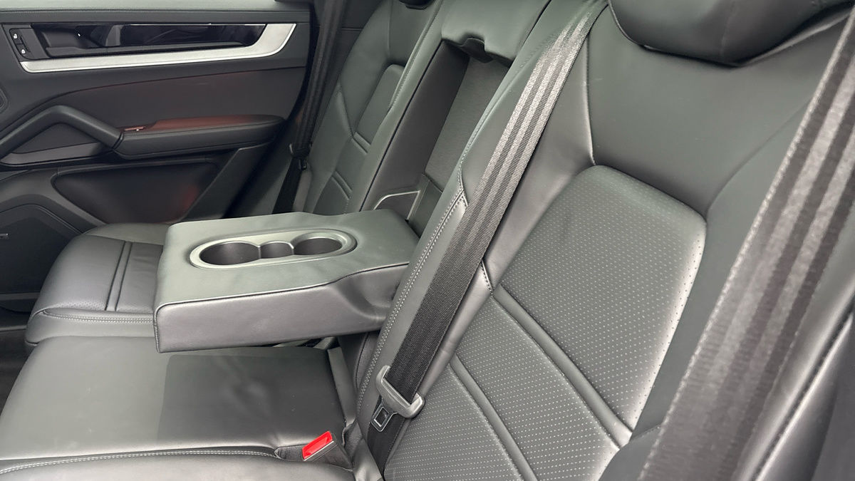 Porsche Cayenne Image 9