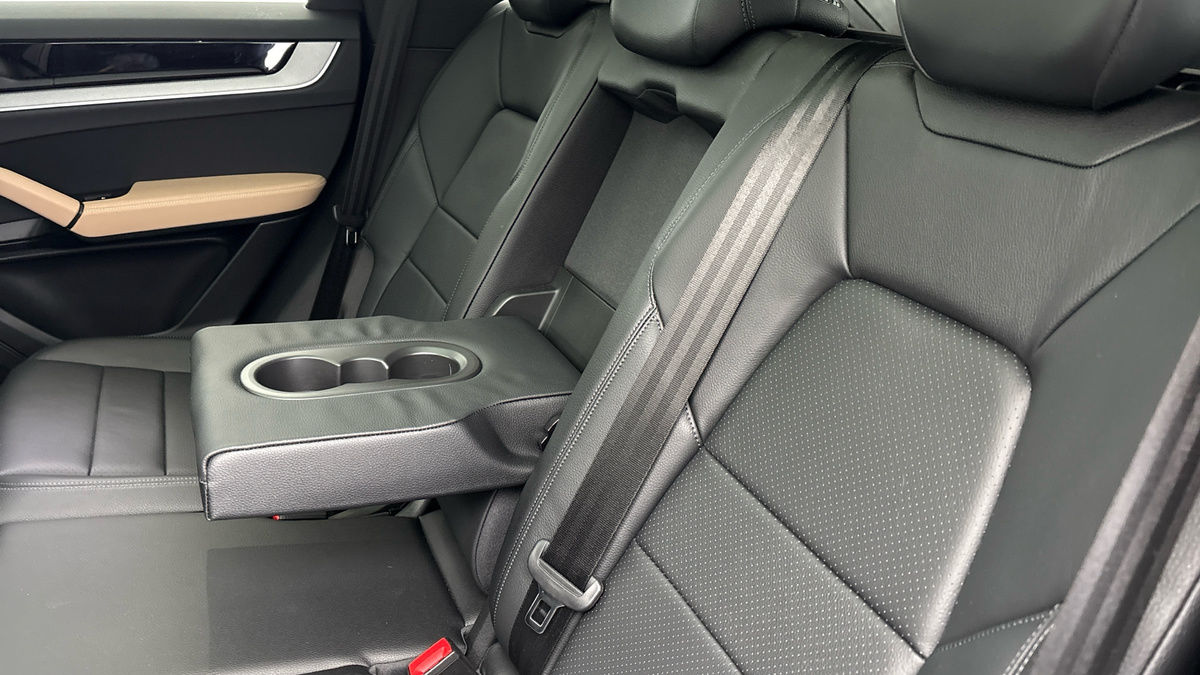 Porsche Cayenne Image 9