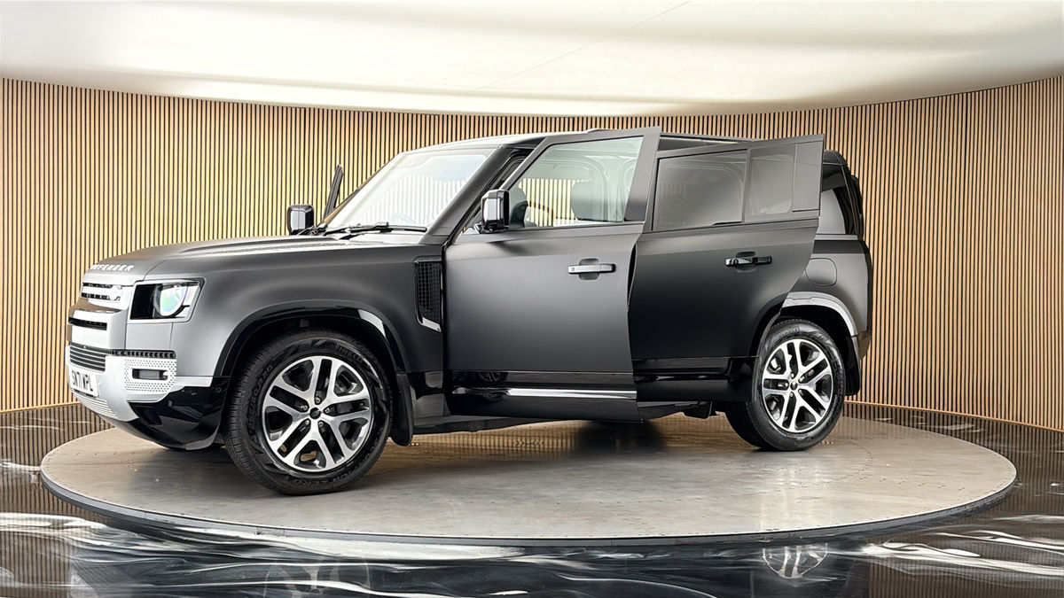 More views of Land Rover Defender 110