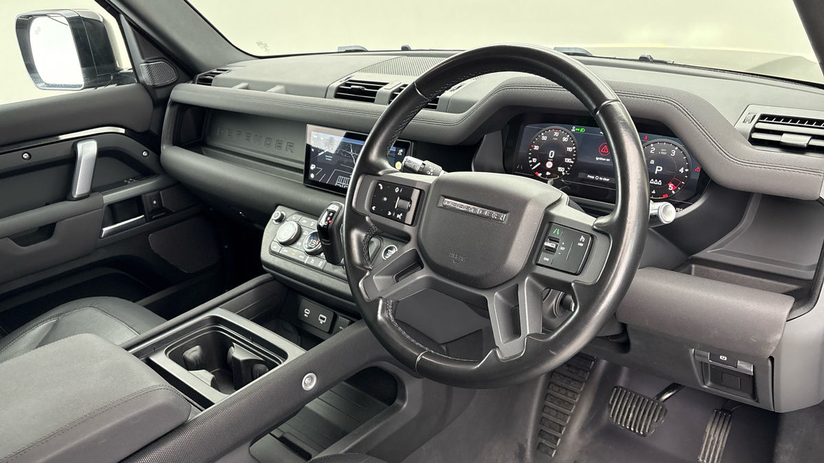 Land Rover Defender 110 Image 5