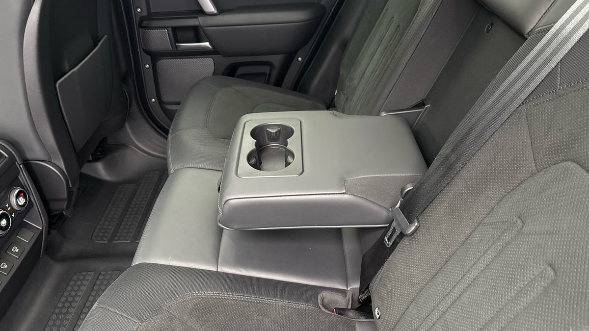 Land Rover Defender 110 Image 9