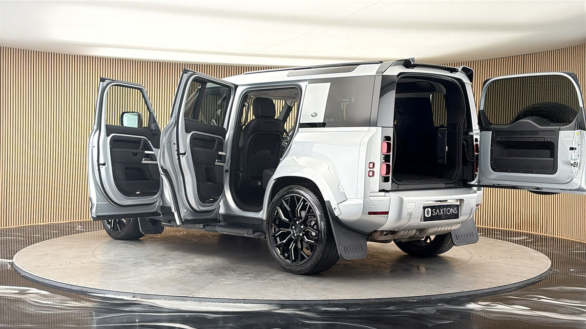More views of Land Rover Defender 110