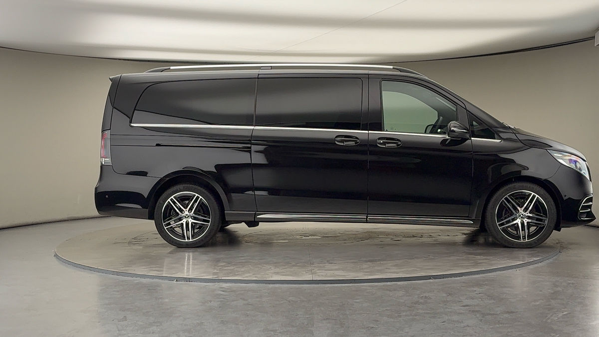 Mercedes-Benz V Class Image 16