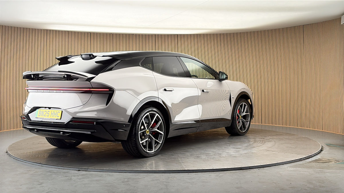 More views of Lotus Eletre