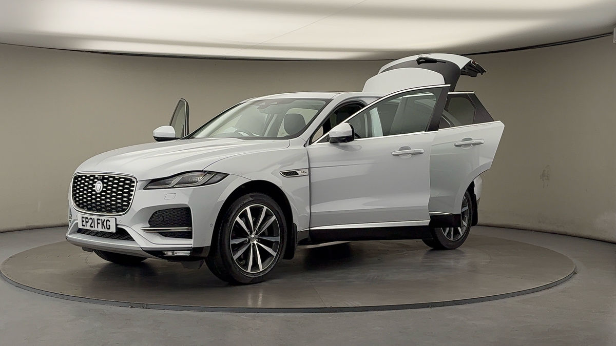 Jaguar F-PACE Image 22