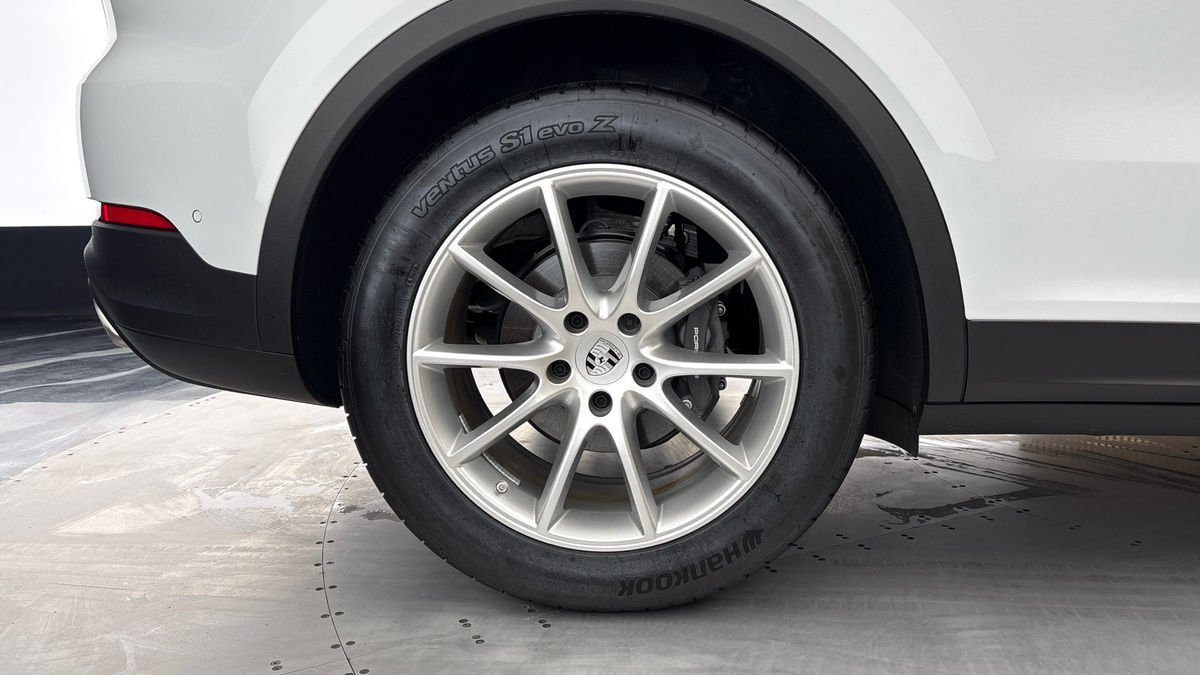 Porsche Cayenne Image 10