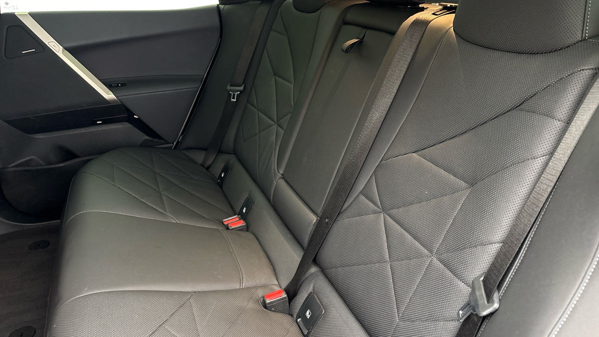 BMW iX Image 8